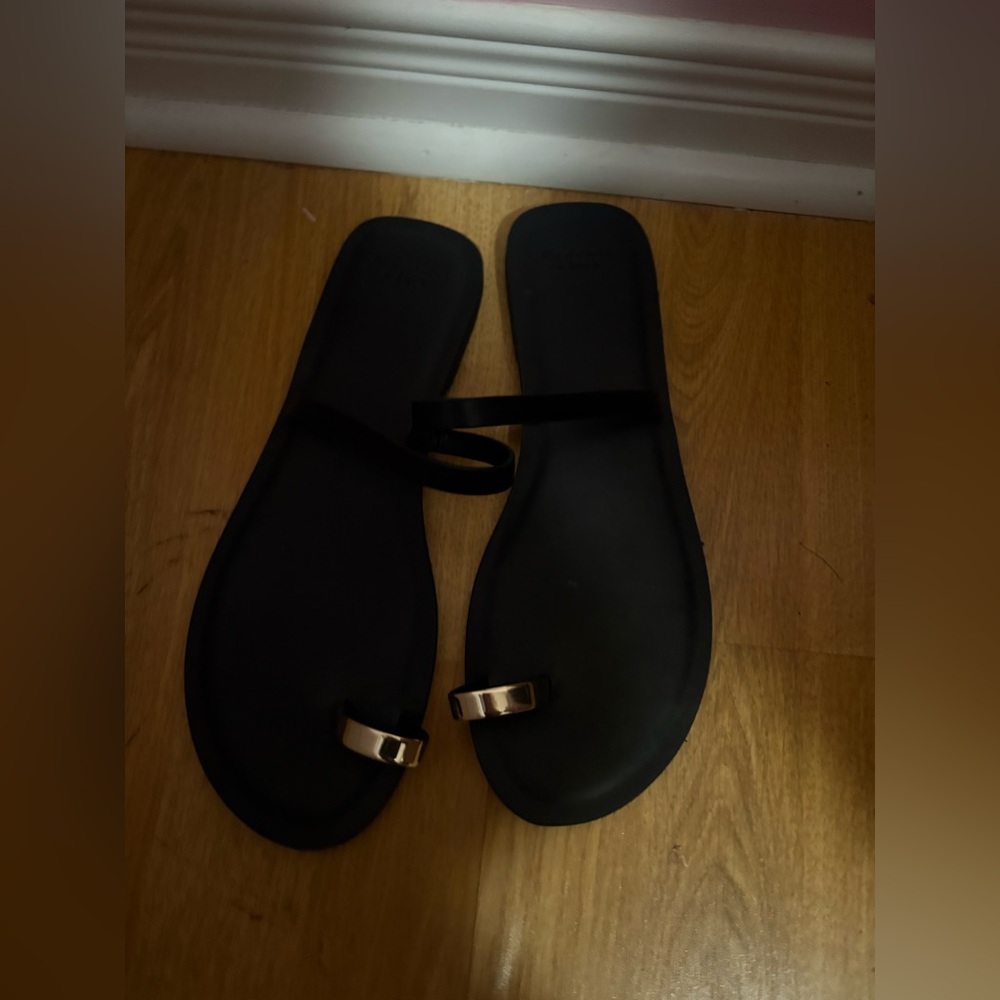 ⭐️Ambrocrombie and finch flip flop